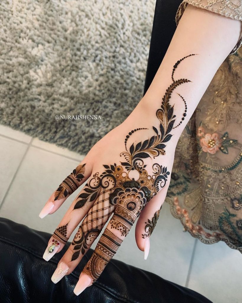 7 Latest Stylish Floral Mehndi Designs For Girls - Beautiful You