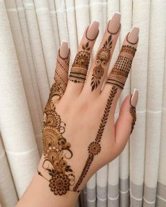 Top 21 Minimal Mehndi Designs For Karva Chauth