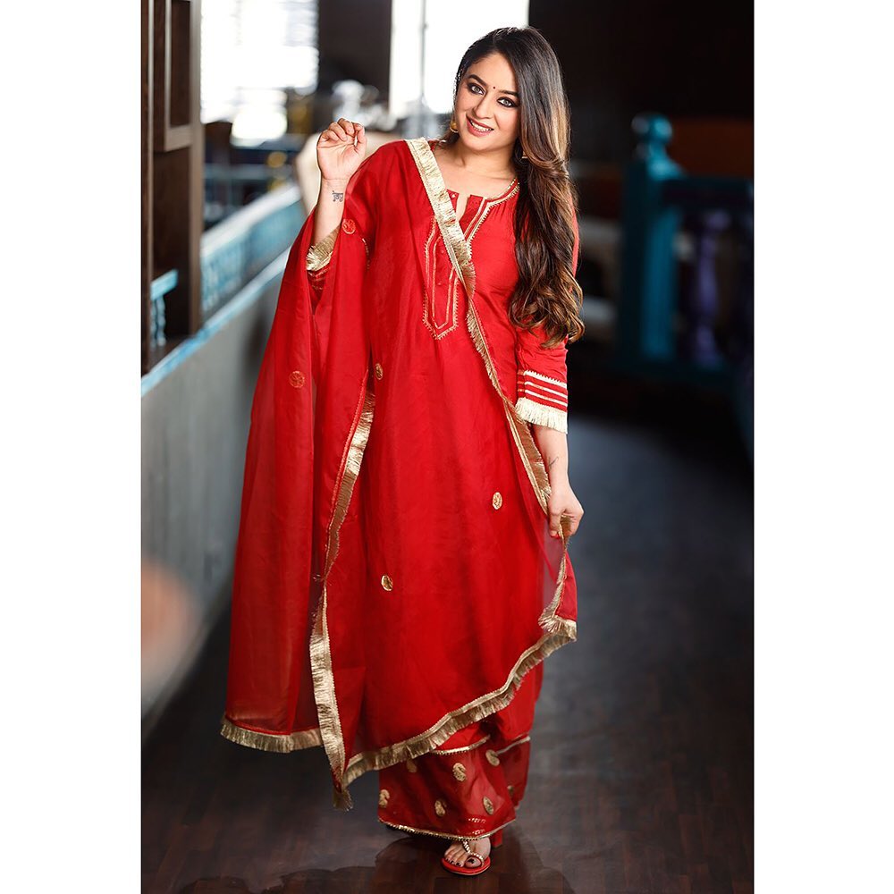 red karva chauth outfits