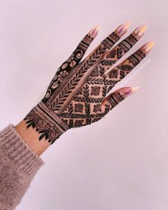 simple back-hand mehndi