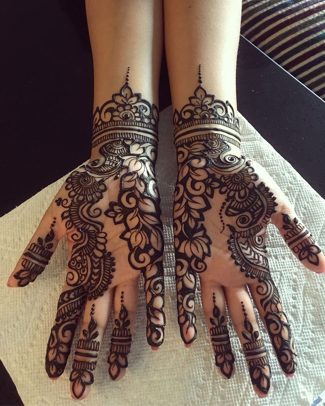 Beautiful and Easy Mehndi Design for Hands