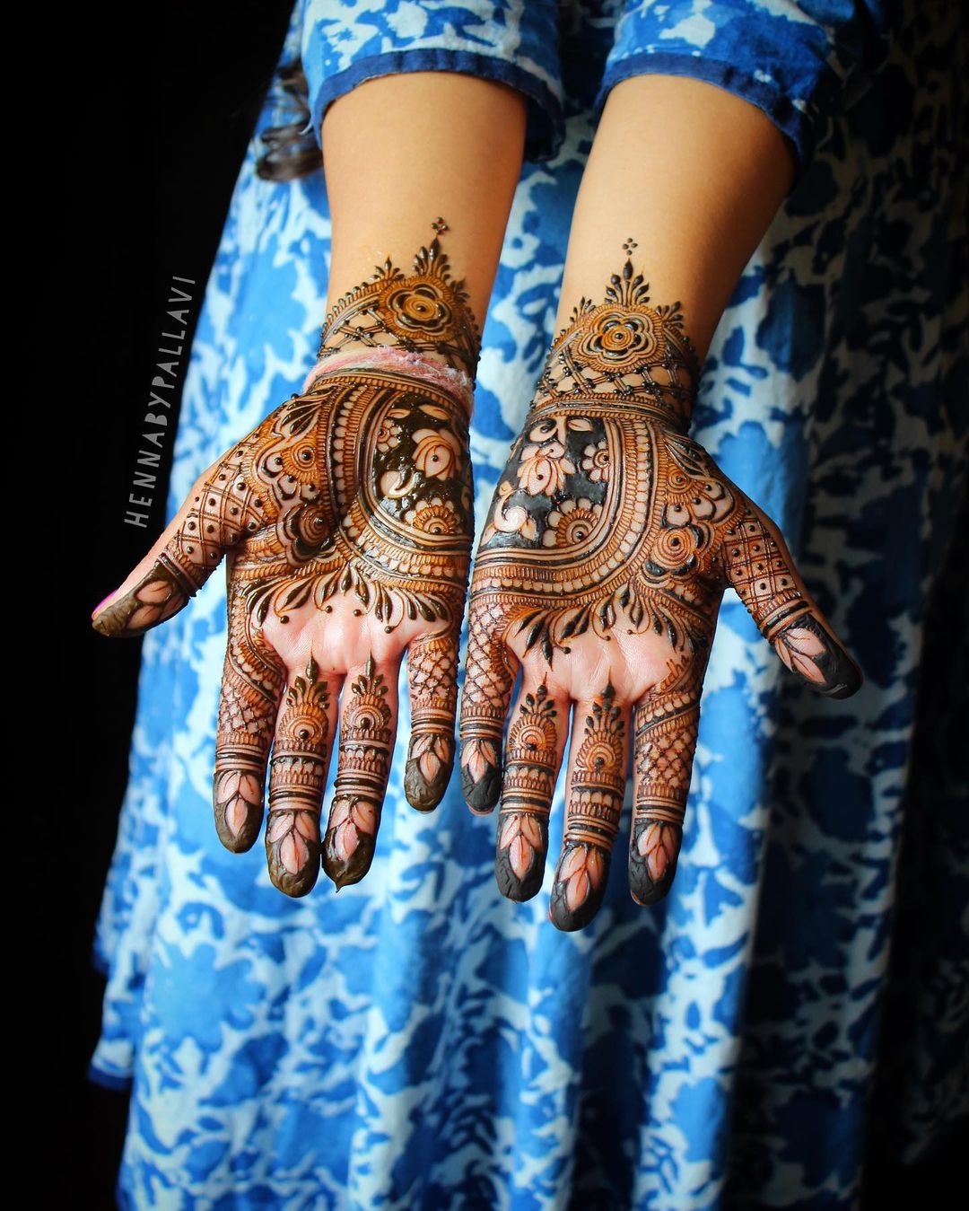 symmetric henna design