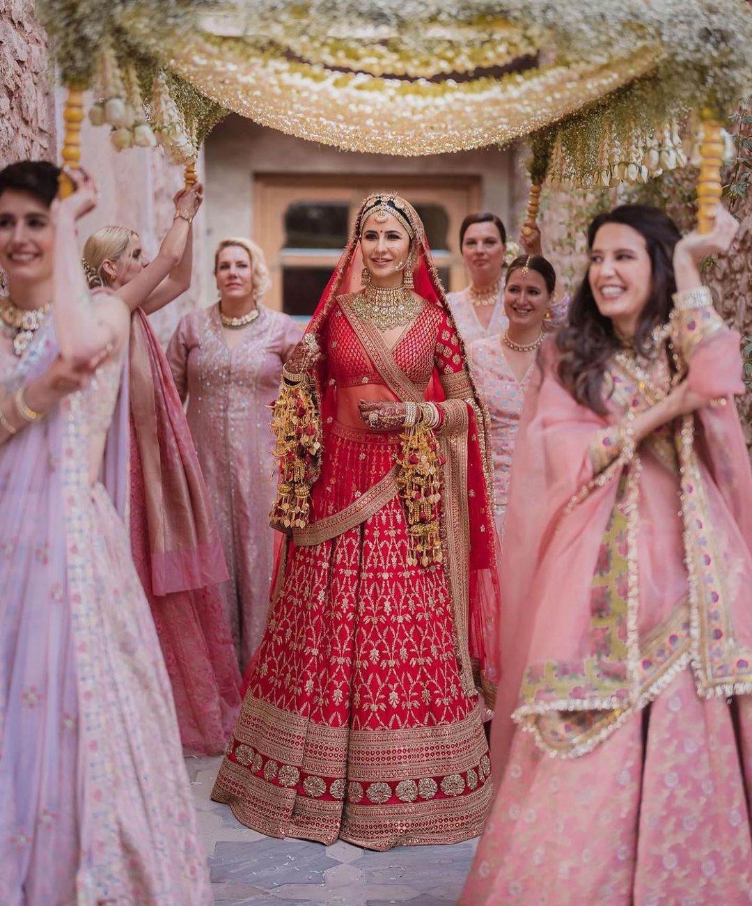 3 epic-and-easy dupatta draping ideas to spice up your lehenga. Thank Dolly  Jain - India Today