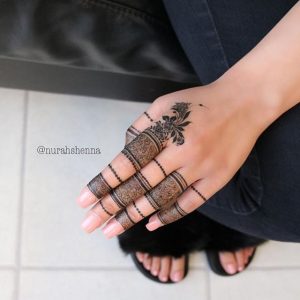 simple finger henna