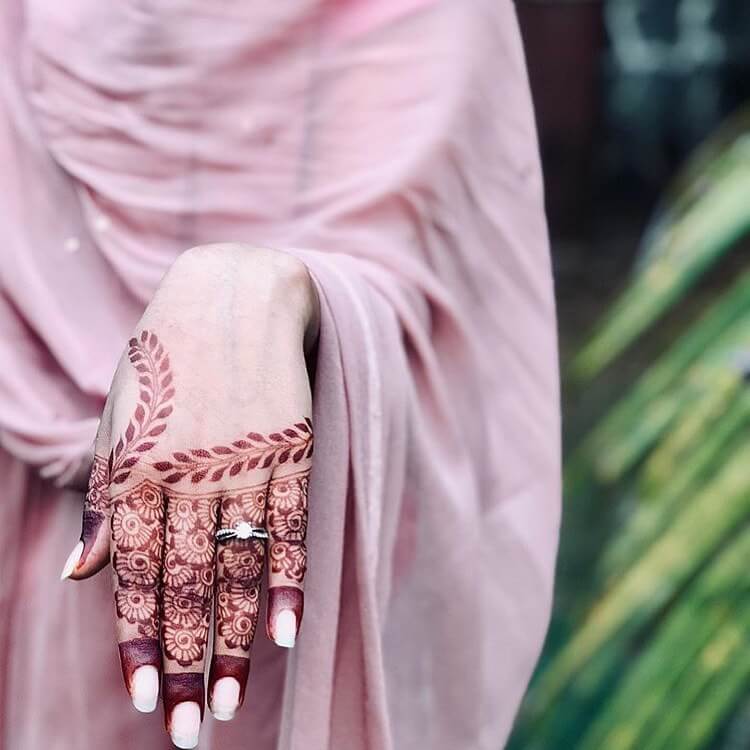 henna designs on fingers