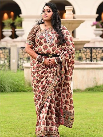 Sabyasachi saree | Sabyasachi sarees, Saree blouse designs latest, Stylish  sarees