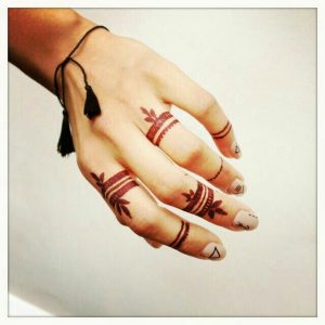 unique mehendi ideas for fingers