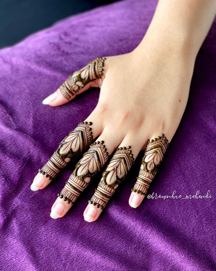 simple finger henna