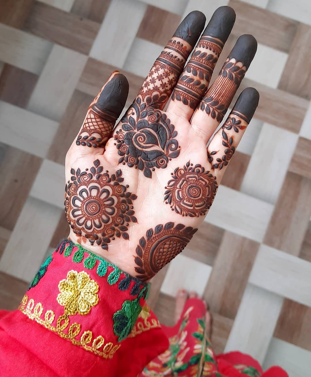 Front Hand Mehndi Design Ideas - Simple and Royal Designs - MEHNDI DESIGN-sonthuy.vn
