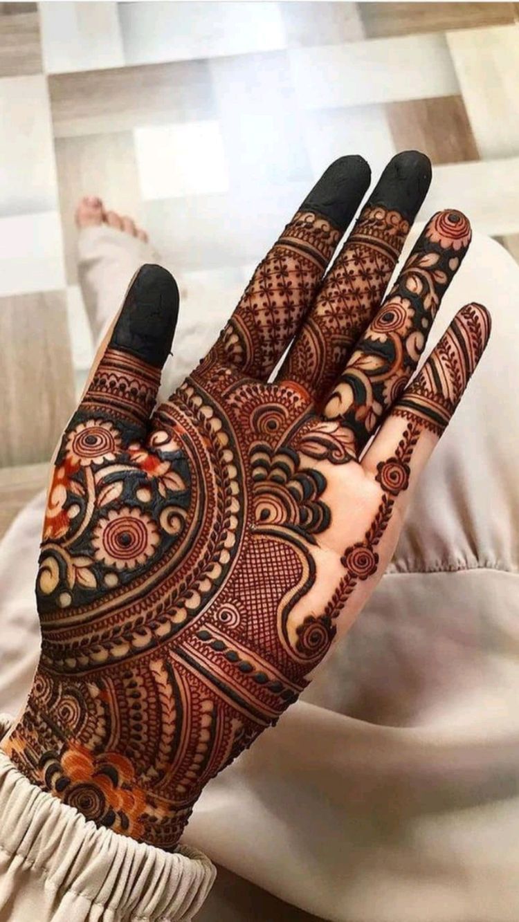 Traditional Paisley Design hand mehndi design to Look Gorgeous!