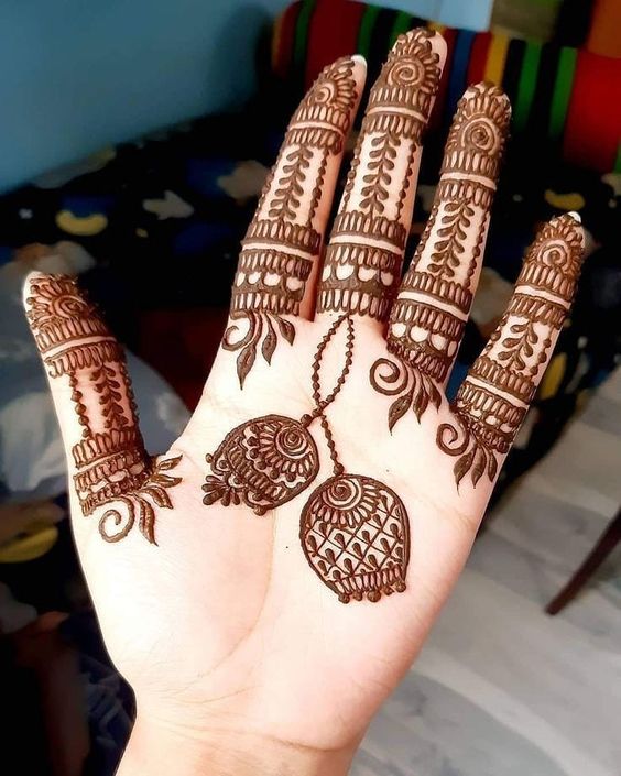 simple-easy-short-back-hand-mehndi-design-for-bridesmaid | WedAbout