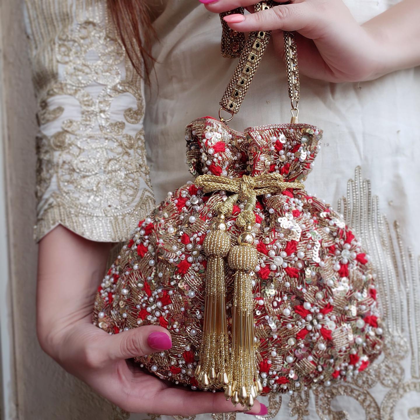 Latest Bridal Purses To Match Your Wedding Outfits