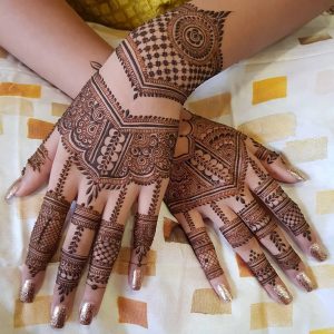 contemporary-bangle-mehndi-design