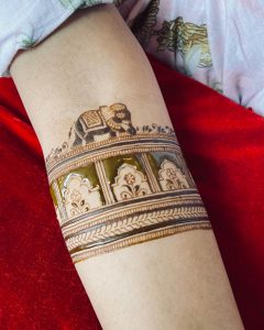 contemporary-bangle-mehndi-design