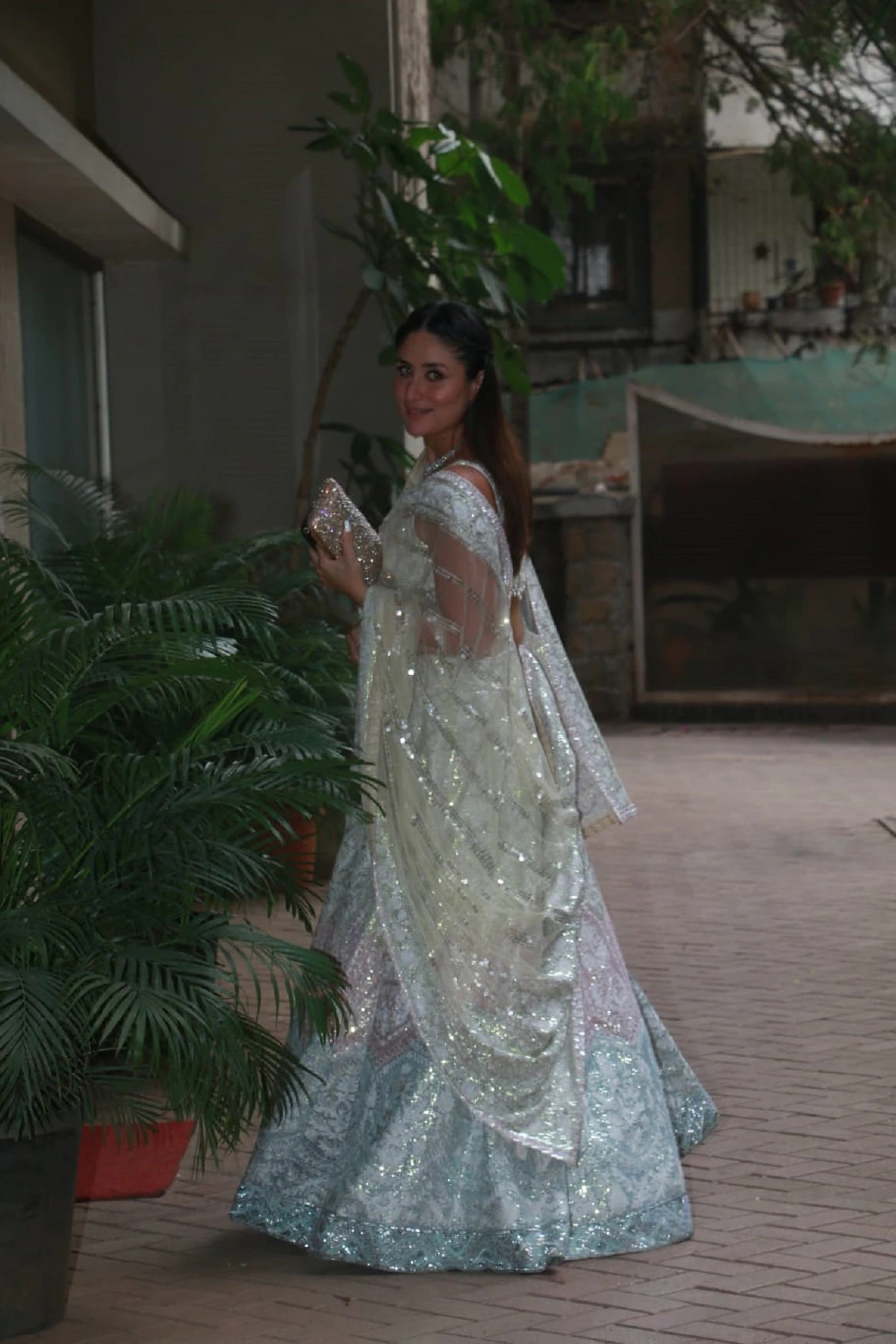 Kareena Kapoor wore a Manish Malhotra lehenga you'll want to wear at your  wedding | Fashion Trends - Hindustan Times