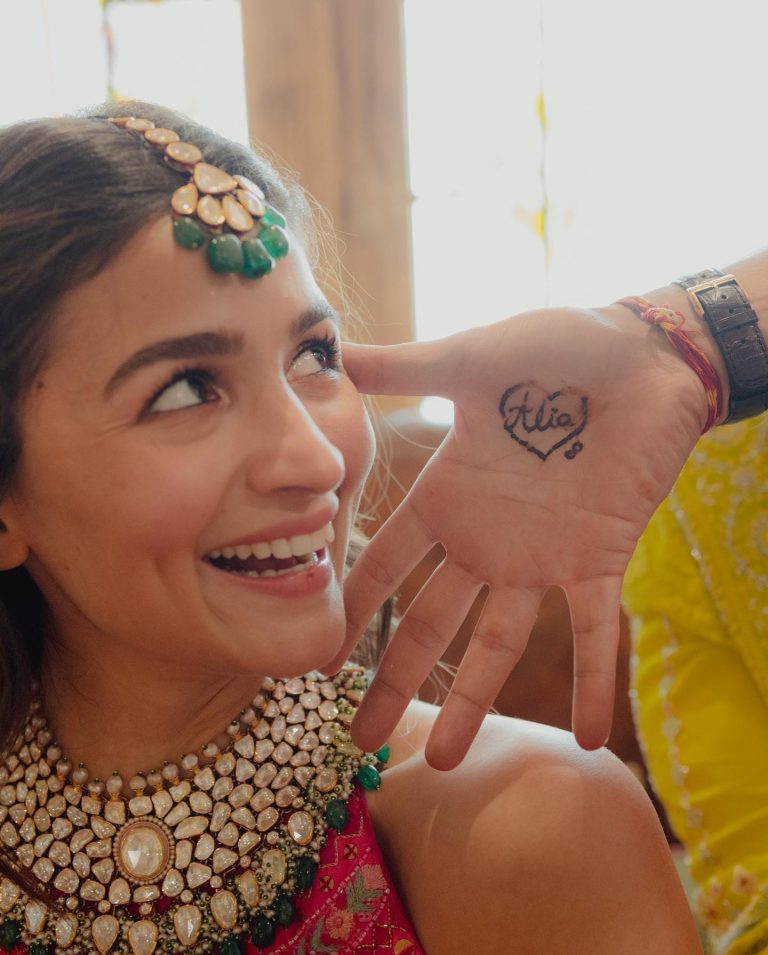 Alia Bhatts Mehendi Ceremony Pictures Are Captivating Shaadiwish 9687