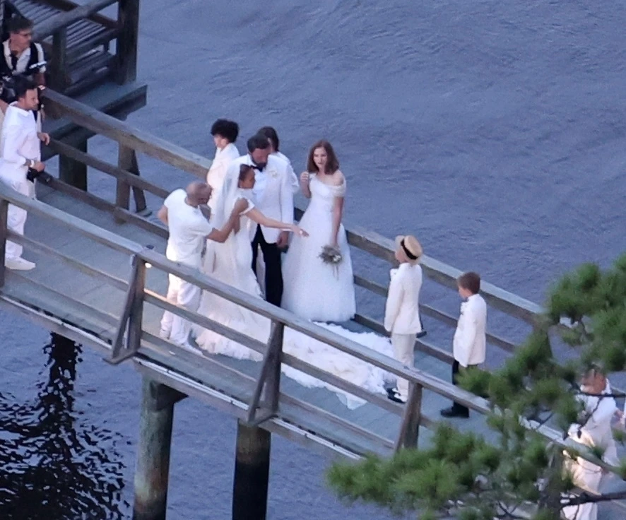 Hollywood Stars Jennifer Lopez & Ben Affleck Get Married For The Second Time!