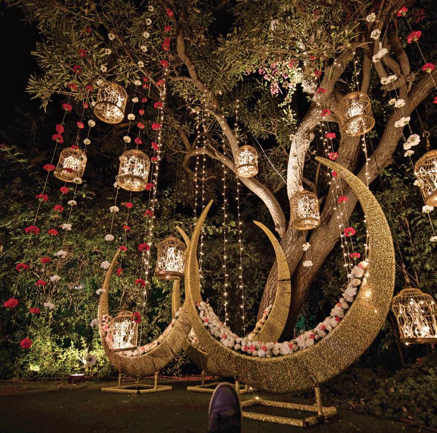 10 Glitzy Ways to Use Fairy Lights in Your Wedding Decoration