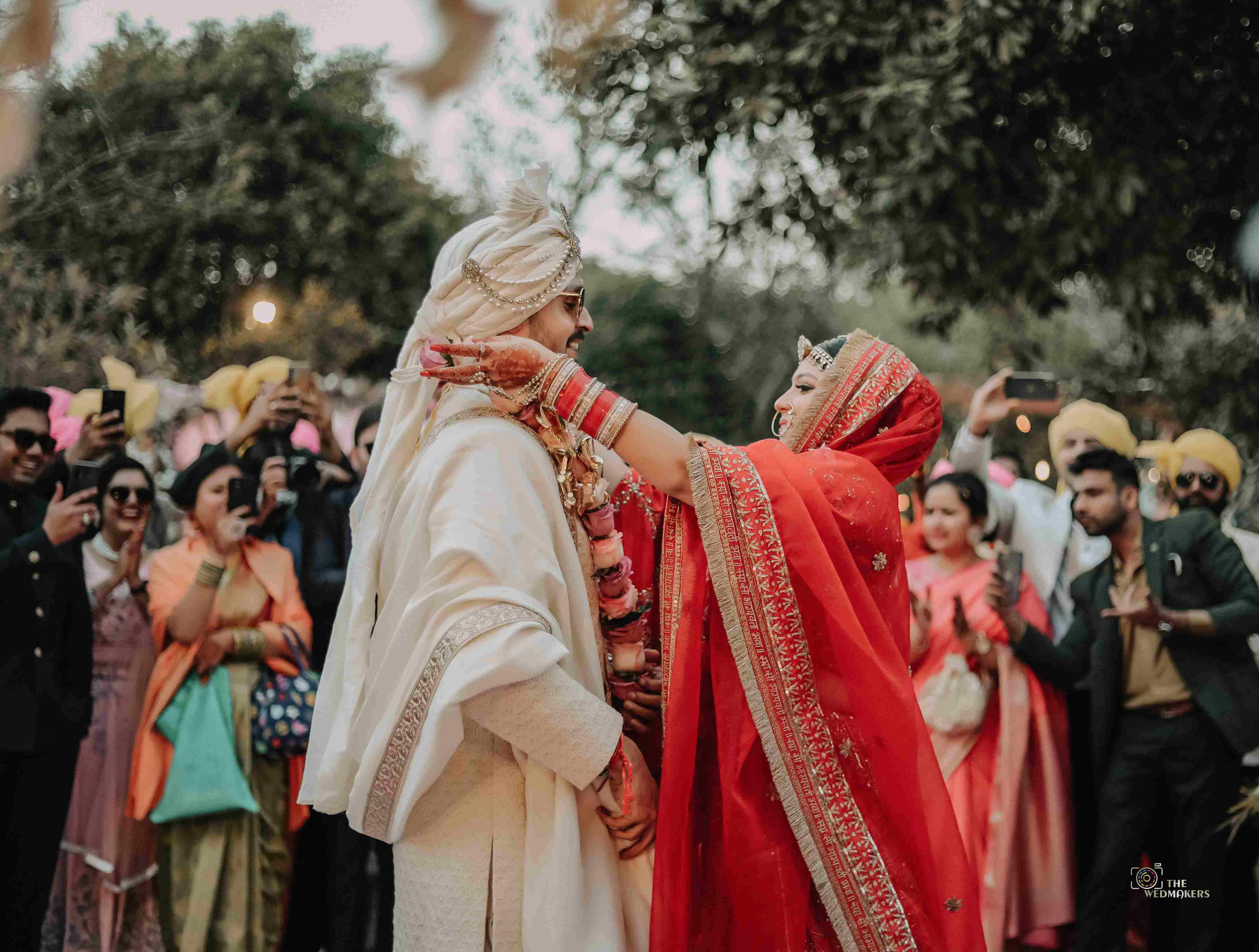 These College-Time Lovers Have The Quirkiest Wedding Pictures!
