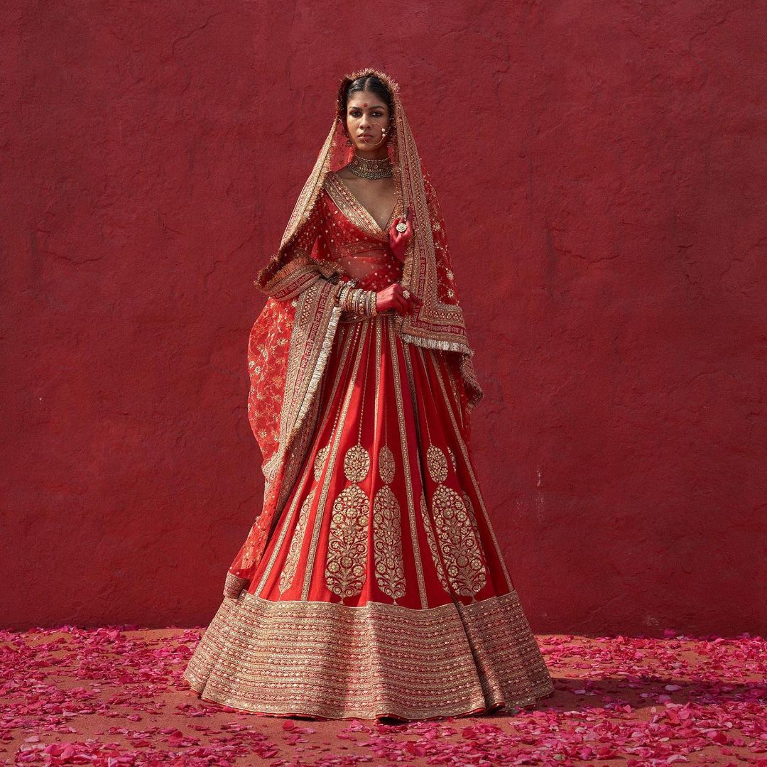 Sabyasachi Red Lehenga In Budget😱| Cheap Bollywood Designer Lehenga &  Saree In ₹8500 Chandni Chowk - YouTube