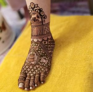 Jharokha Mehendi Design For Wedding Season - ShaadiWish