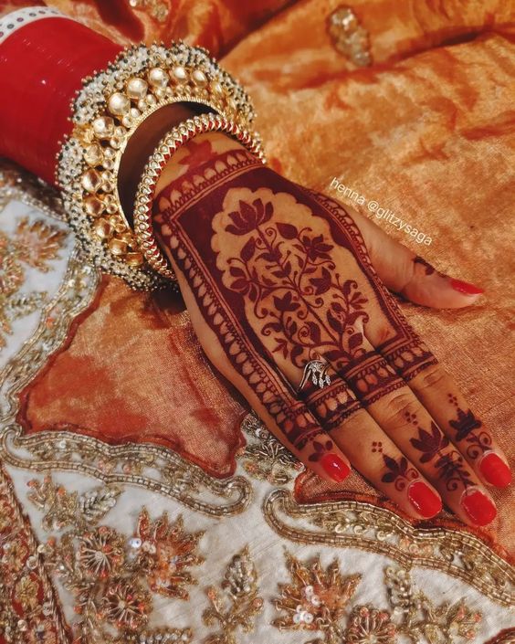 Trending Jharokha Mehendi Design For Wedding Season