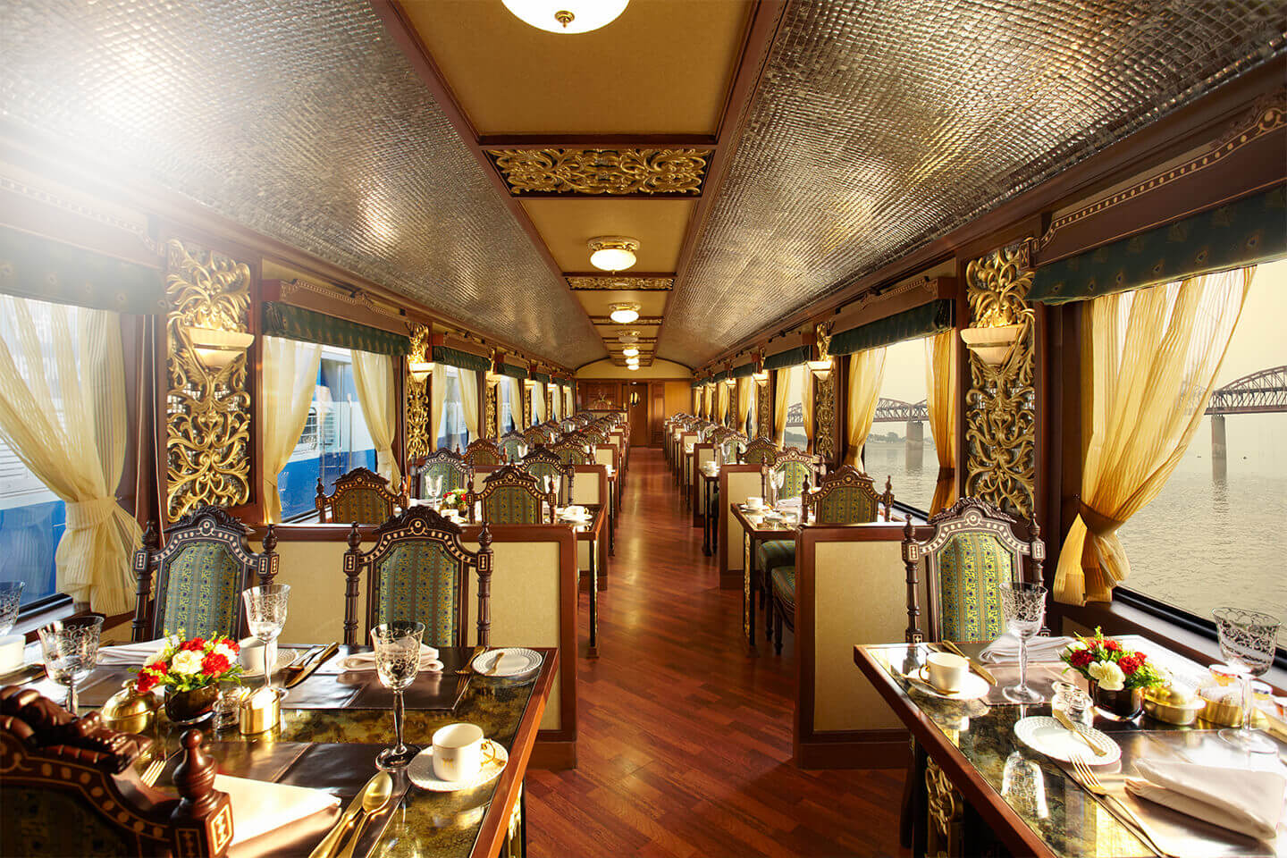 Luxury Trains Across The World For A Honeymoon On Royal Wheels