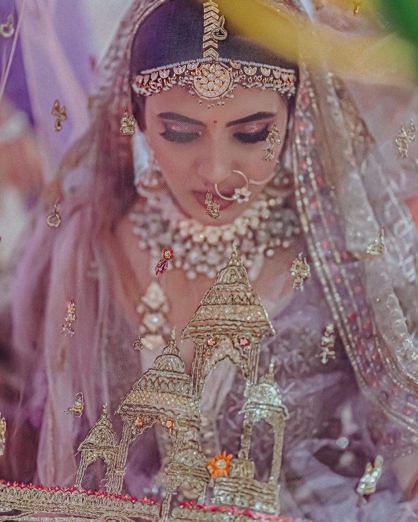 35 Fantastic Bridal Veil Shots That Stole Our Hearts - ShaadiWish