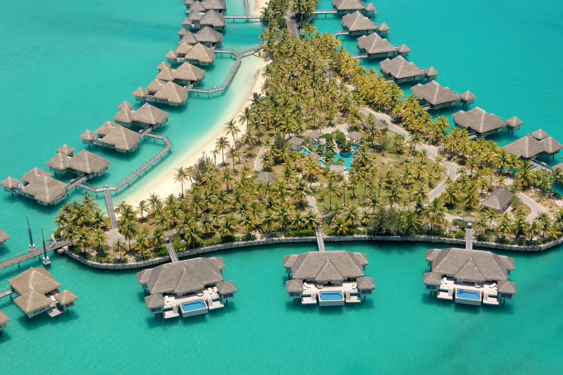 Pin-Worthy Luxurious Water Villas For An Exotic Honeymoon