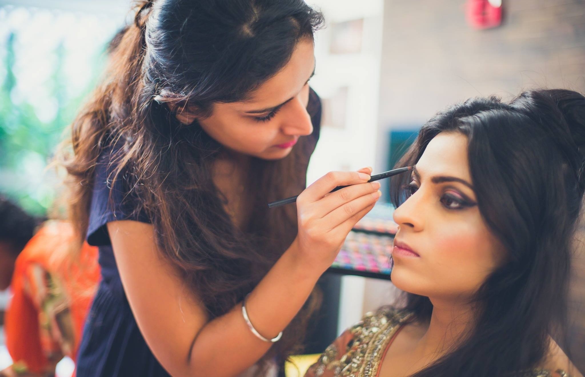 Tips To Choose The Right Wedding Makeup Salon