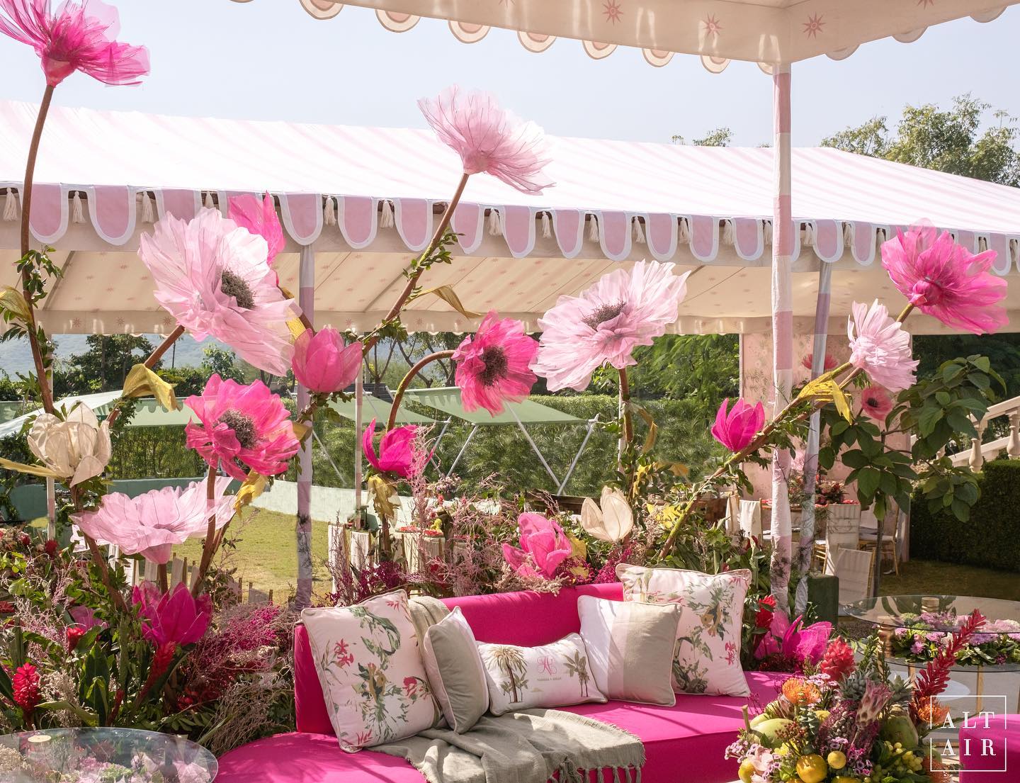 8 Ways To Add That 'Barbie Pink' Touch To Your Wedding