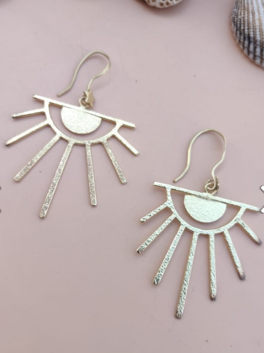 Dainty Jewellery Brands That Are Perfect For Everyday Use