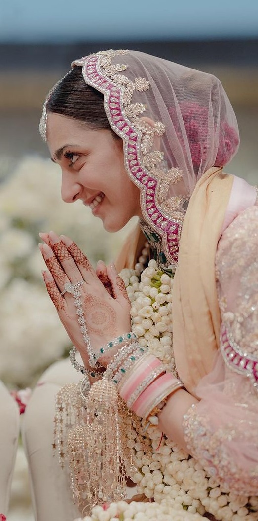 Unique Ways How Bollywood Brides Customized Their Wedding Look