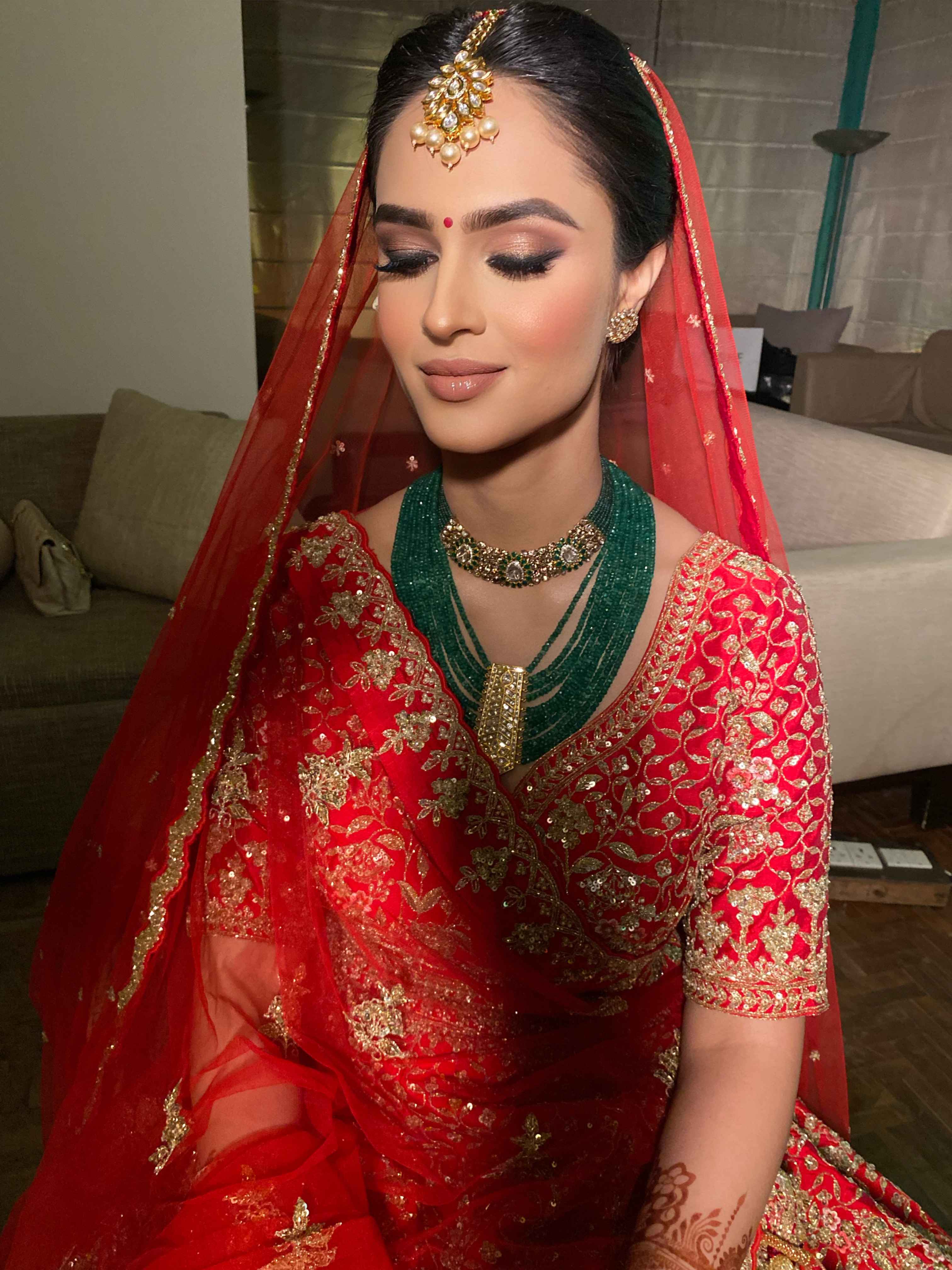 Book Makeup Artist Priyanka Gogia For Gorgeous Bridal Makeovers ...