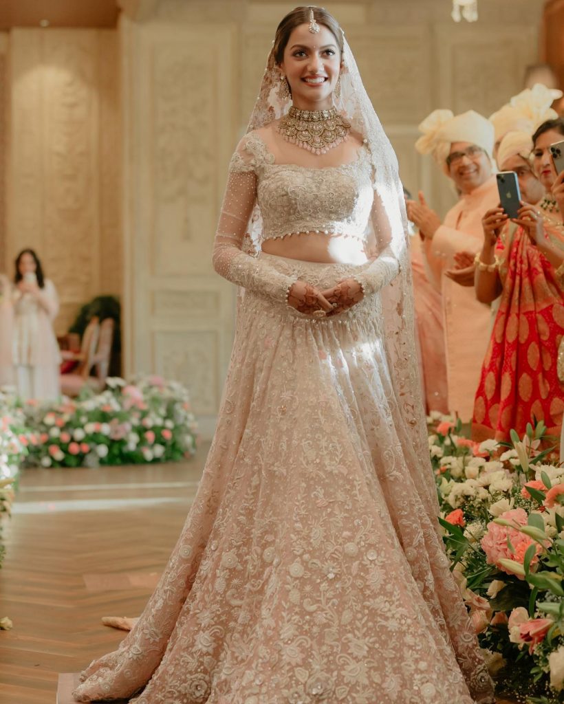 Embellished Full Sleeves Bridal Blouse Designs To Recreate This Winter Wedding Season