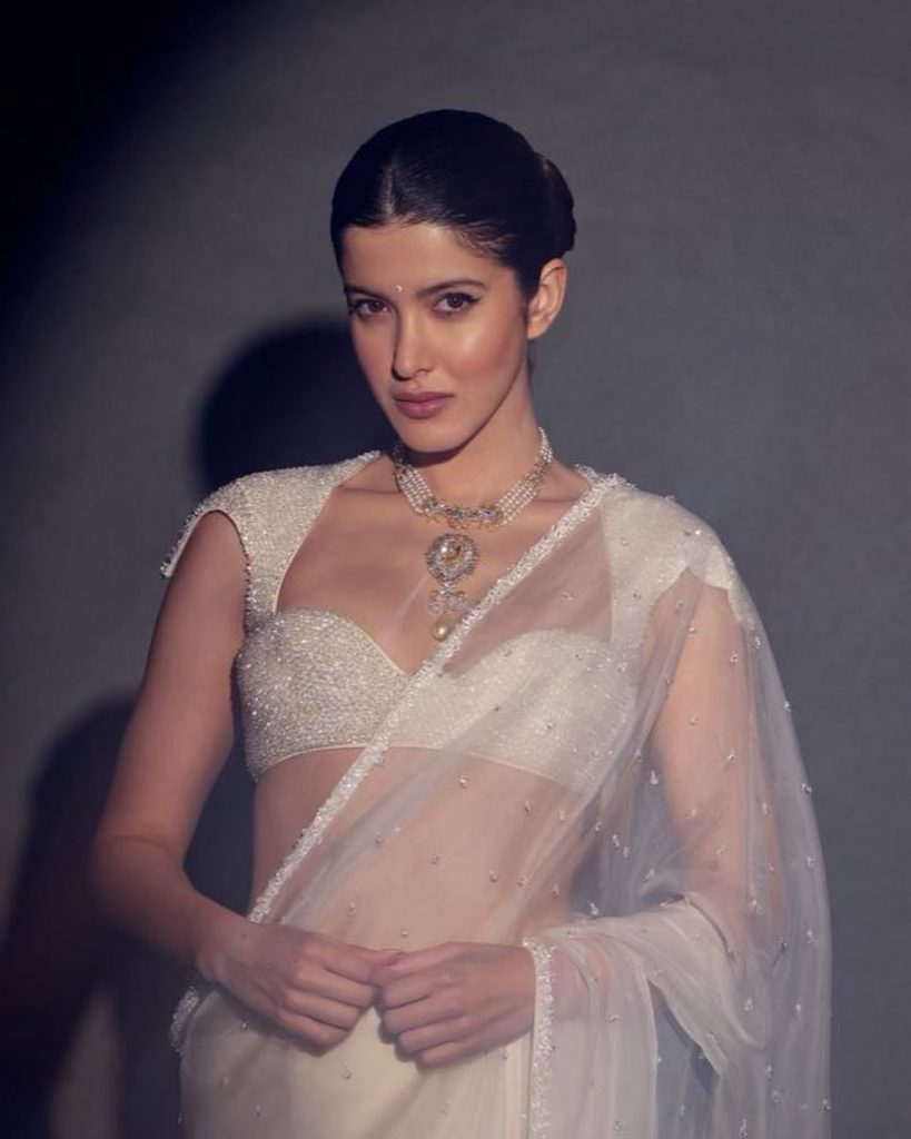 10 Manish Malhotra Blouses That Millennial Brides Would Approve Of!