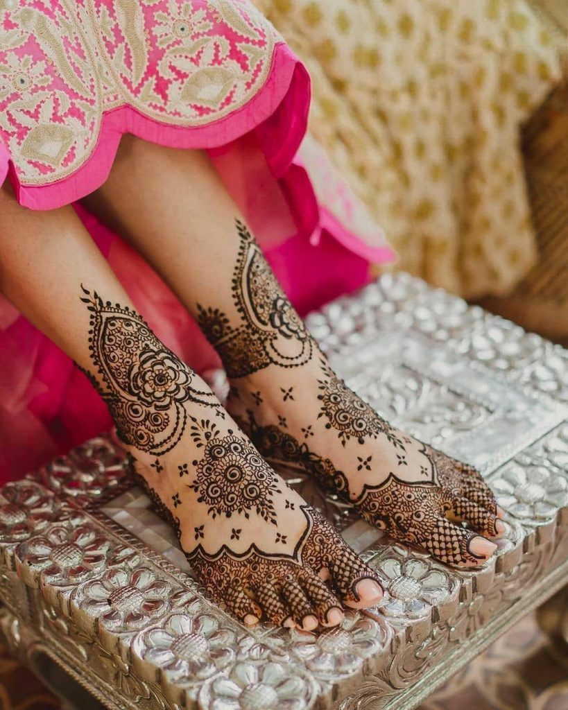 65+ Best Rose Mehndi Designs For Brides & Bridesmaids