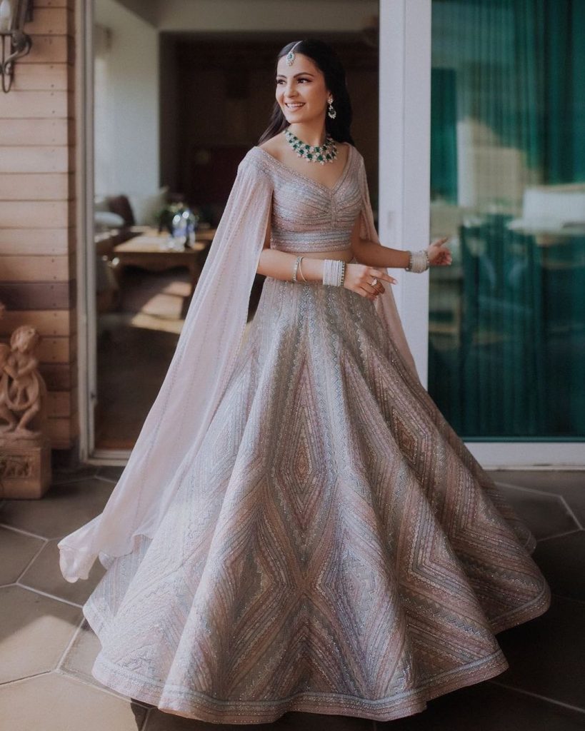 8 Fabulous Ways To Look Like A Million Bucks In A Simple Bridal Lehenga