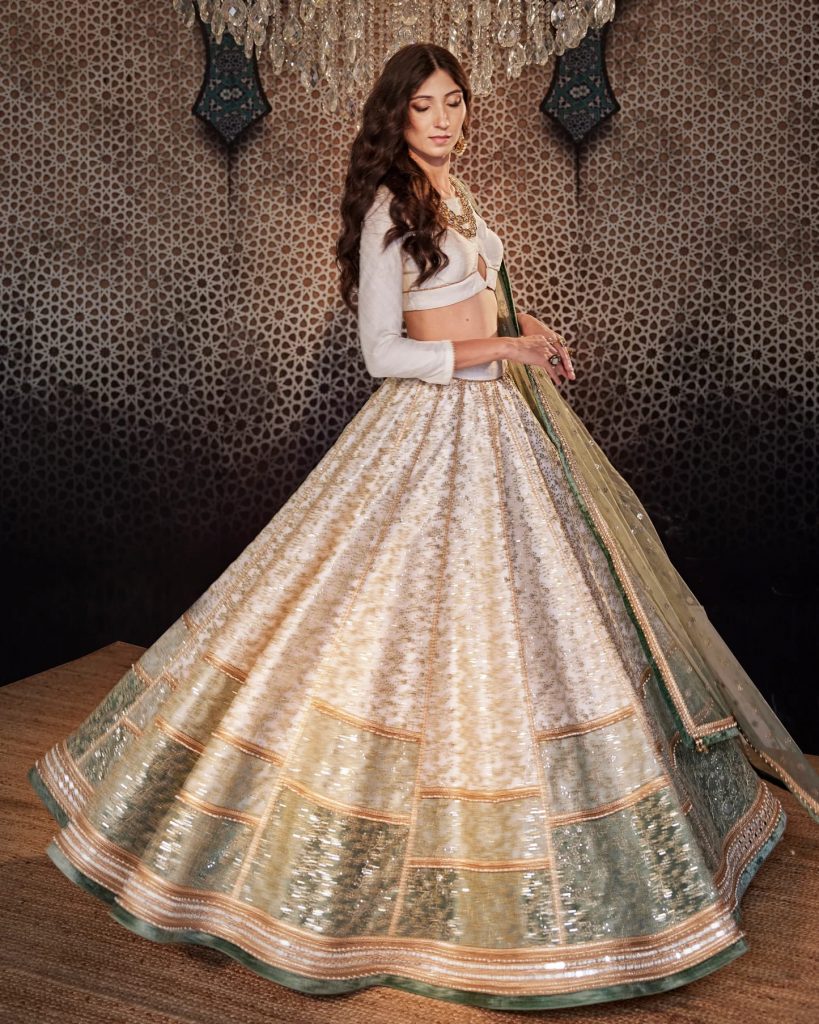 8 Fabulous Ways To Look Like A Million Bucks In A Simple Bridal Lehenga