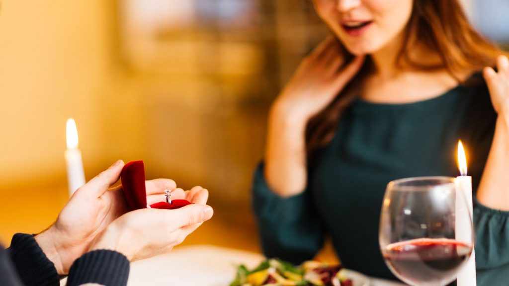 7 Things To Keep In Mind Before You Propose At A Restaurant