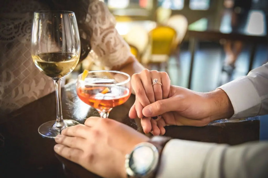 7 Things To Keep In Mind Before You Propose At A Restaurant