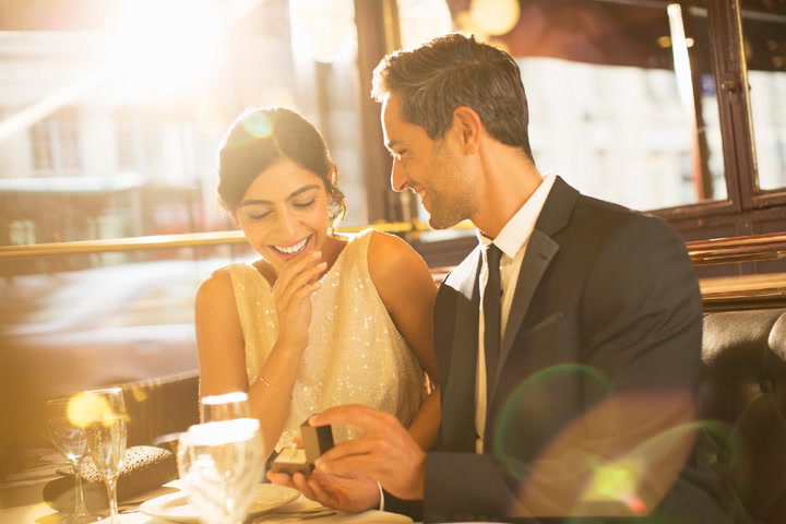 7 Things To Keep In Mind Before You Propose At A Restaurant