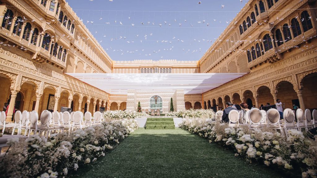 Add Pristine White To Your Wedding A Touch Of Minimalistic Elegance