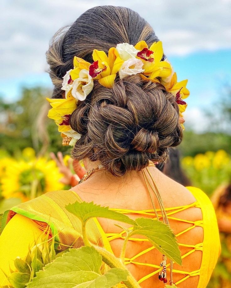 Unique & Fun Ways To Use Yellow In Your Wedding To Make It Festive