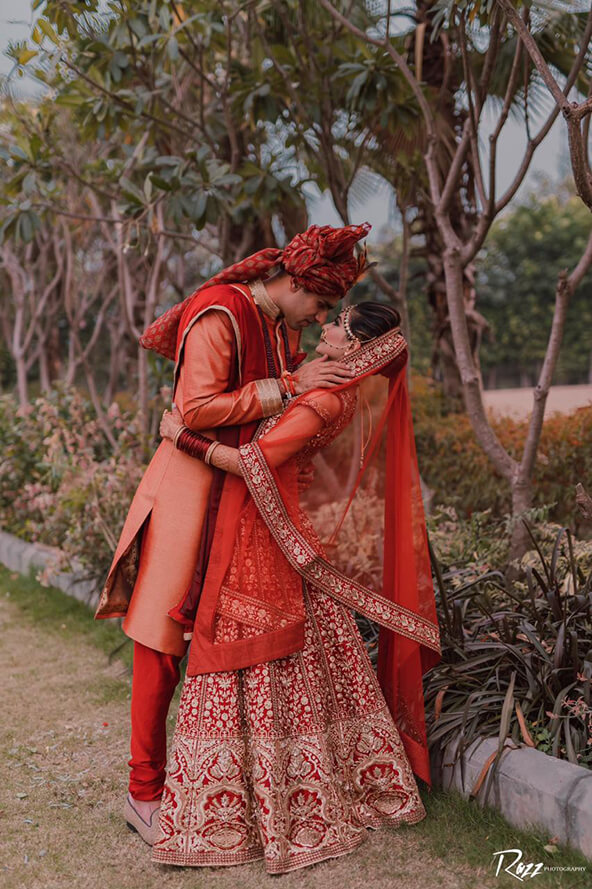 Let The Traditional Red Take Over Your Wedding In Most Amazing Ways!