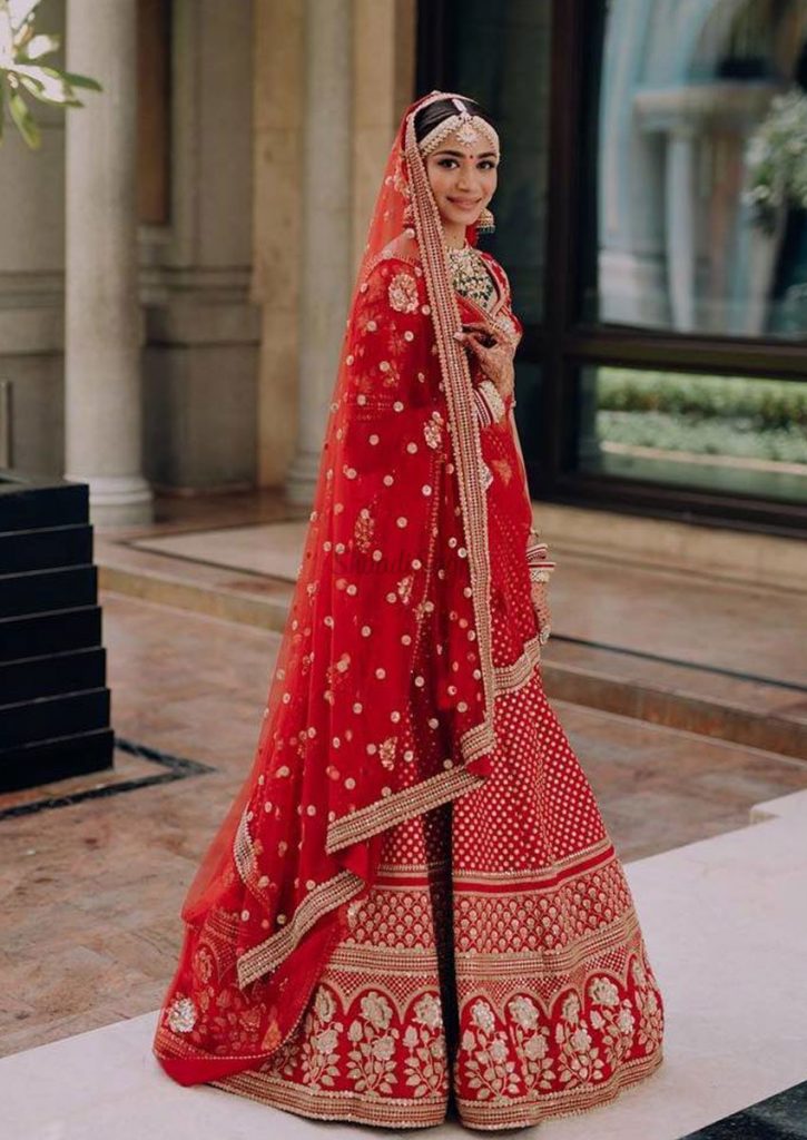 Let The Traditional Red Take Over Your Wedding In Most Amazing Ways!