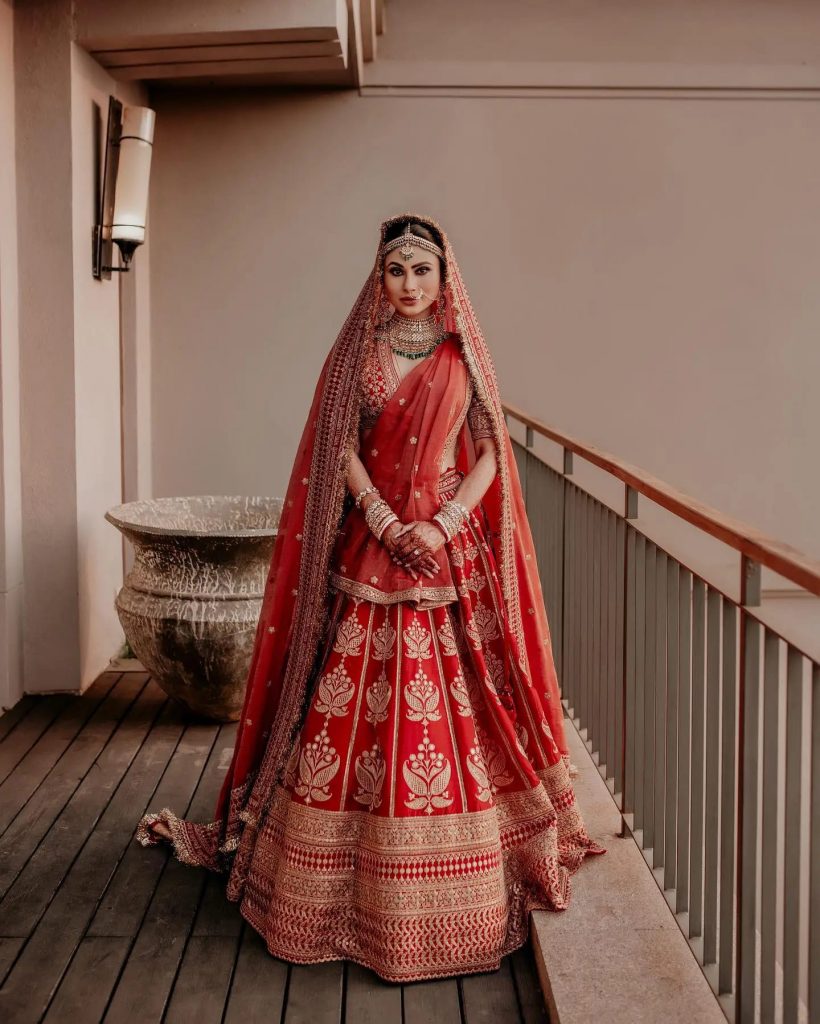 Let The Traditional Red Take Over Your Wedding In Most Amazing Ways!