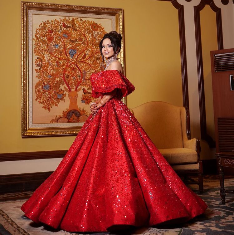 Let The Traditional Red Take Over Your Wedding In Most Amazing Ways!