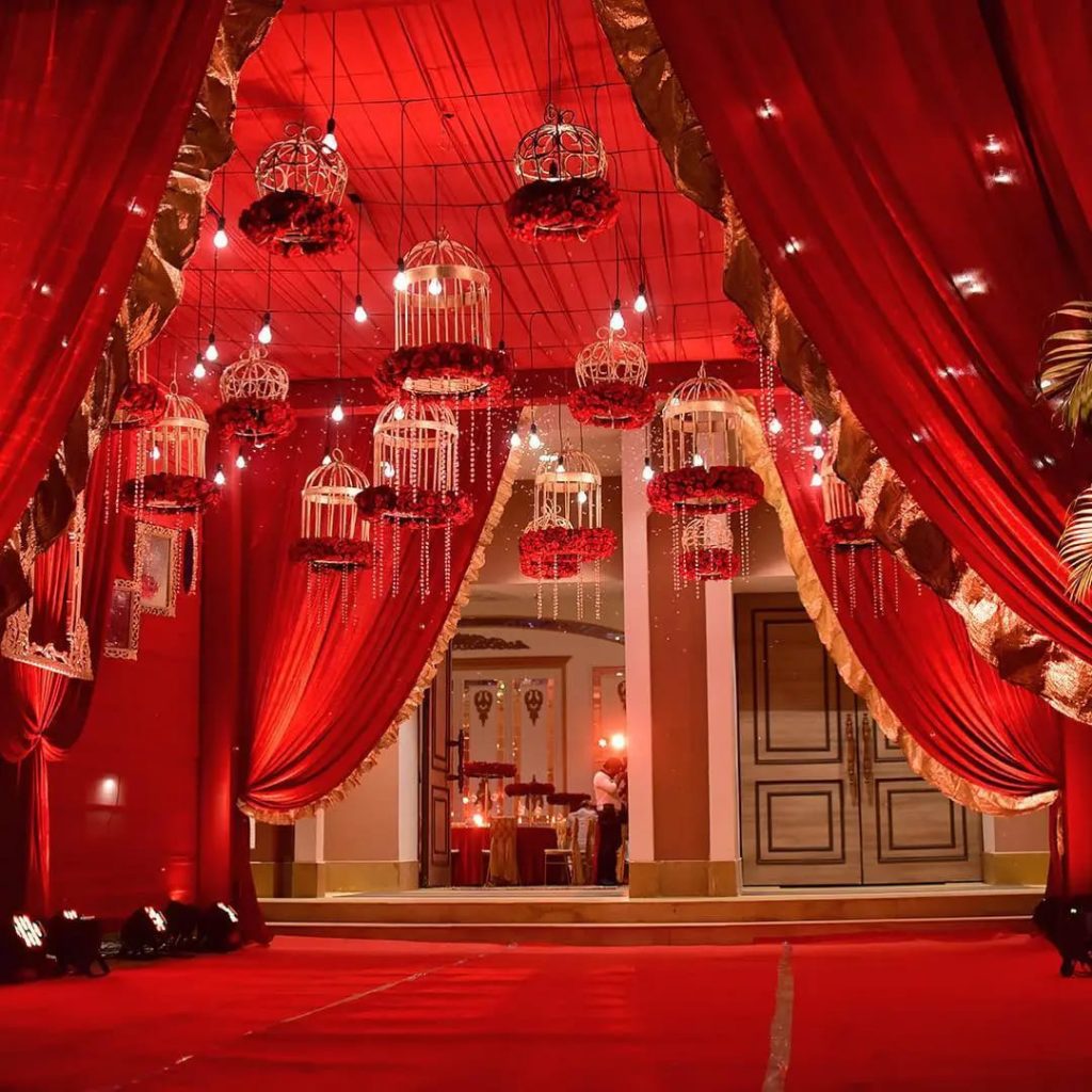 Let The Traditional Red Take Over Your Wedding In Most Amazing Ways!