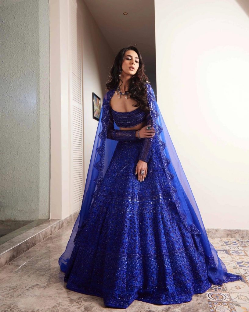 Add A Hint Of Regal Vibes By Adding Royal Blue Hue To Your Wedding